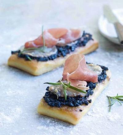 Mini fougasses tapenade et mozzarella