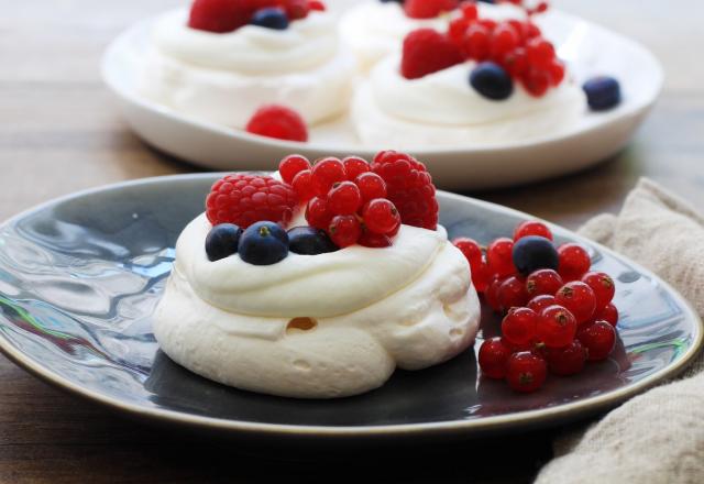 Mini-pavlova aux fruits rouges