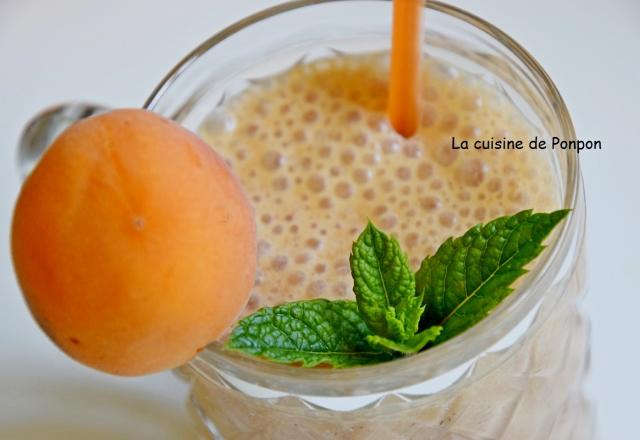 Smoothie aux abricots, melon, pêche et guarana blanc