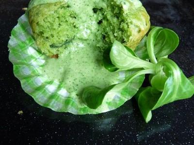 Muffin à la mâche, roquefort et noix, sauce toute verte à l'avoine