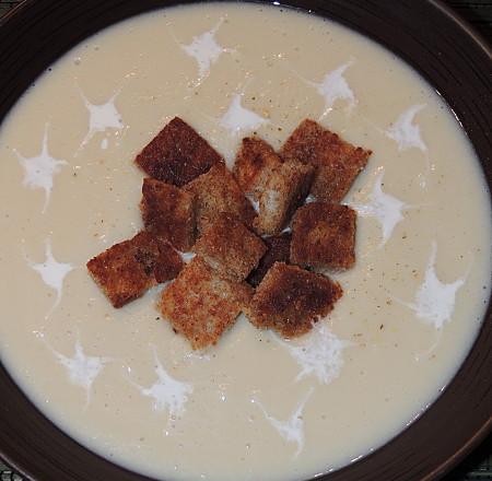 Velouté de panais à la crème et ses croûtons grillés