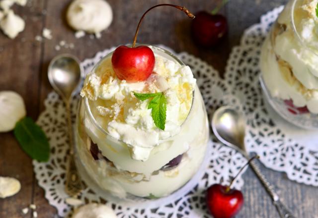 Connaissez-vous l’Eton mess ? Cyril Lignac partage sa version très gourmande de ce dessert avec des cerises !