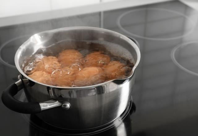 Faut-il commencer la cuisson des oeufs durs à l'eau froide ?