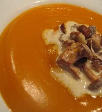 Crème de butternut aux girolles crémeuses