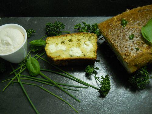 Cake d'été : feta et herbes fines et chantilly de jambon