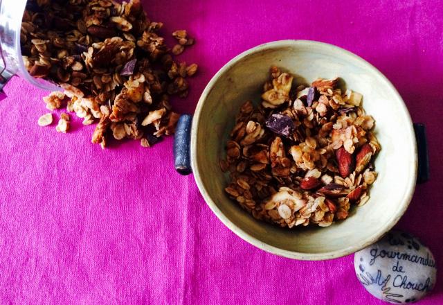 Granola coco, banane, amandes et chunk de chocolat