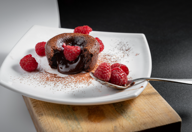 Il vous reste quelques œufs de Pâques ? Pour les utiliser, le chef Juan Arbelaez vous dévoile sa recette de coulant au chocolat