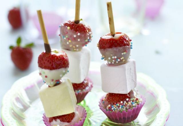 Sucettes de fraises de France au chocolat blanc