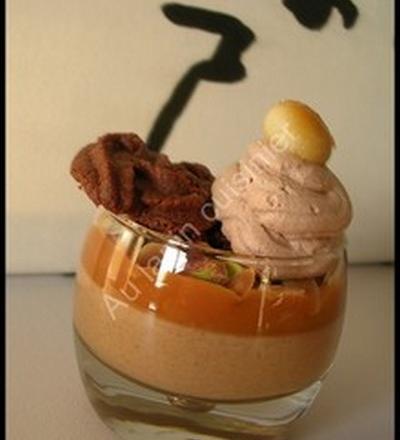 Verrine pralinée au caramel et aux fruits secs et son biscuit chocolat-café