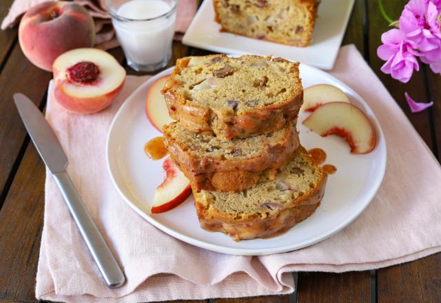 Cake aux pêches et noix de pécan (Peach bread)