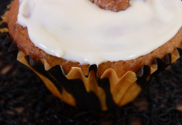 Cupcakes à la banane, aux noix de pécan et aux pépites de chocolat blanc