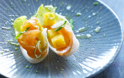 Tapa de kaki persimon, endive et saumon fumé