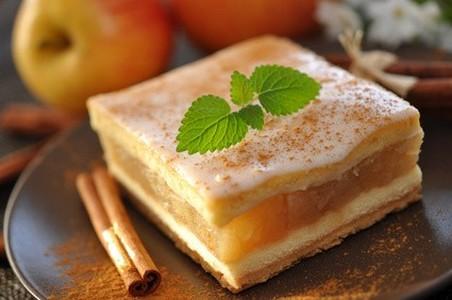 Gâteau pommes, poires, raisins et cannelle