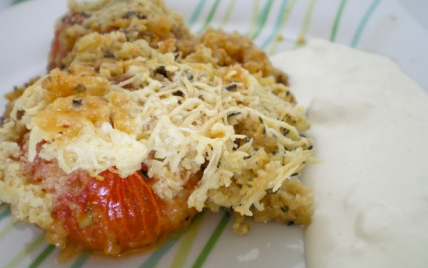 Crumble de tomates au romarin frais, sauce au chèvre, et à la fleur de thym