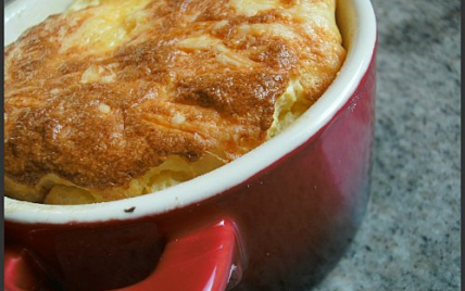 Soufflé à la cancoillotte en cocotte