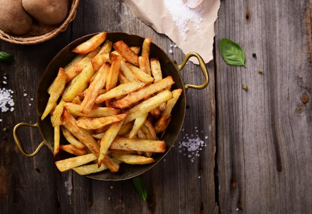 Cet ingrédient basique va vous permettre de faire des frites au four bien croustillantes