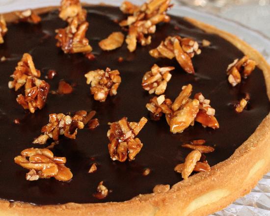 Tarte à la ganache au chocolat au lait d'amandes et amandes caramélisées