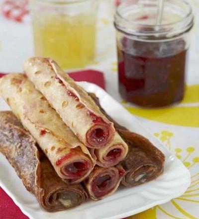 Crêpes chocolat et vanille confiture de framboises et marmelade de citrons Bonne Maman®