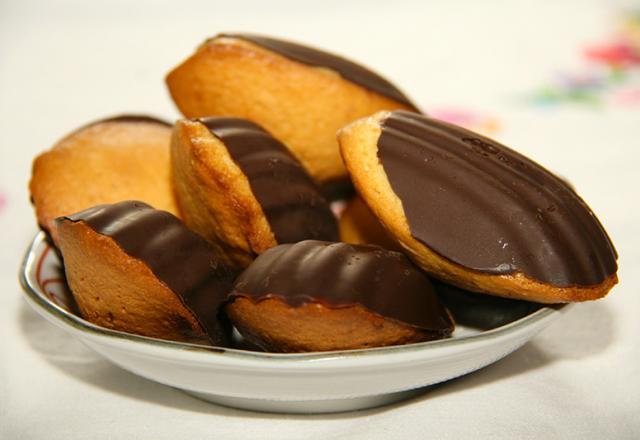 Madeleines en coques de chocolat