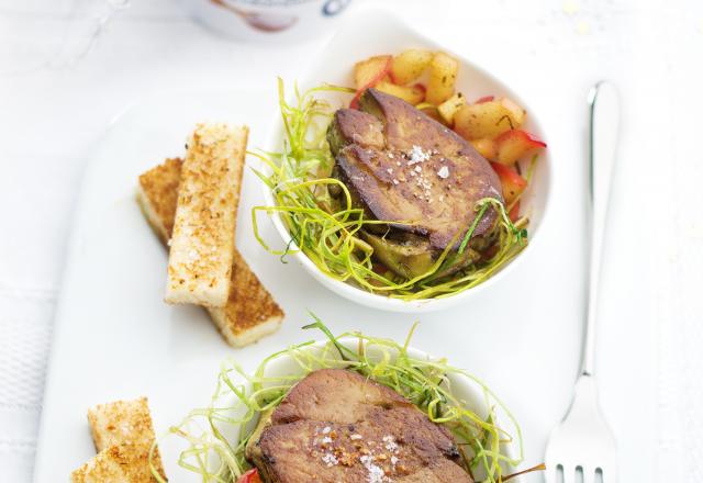 Foie gras poêlé aux pommes caramélisées