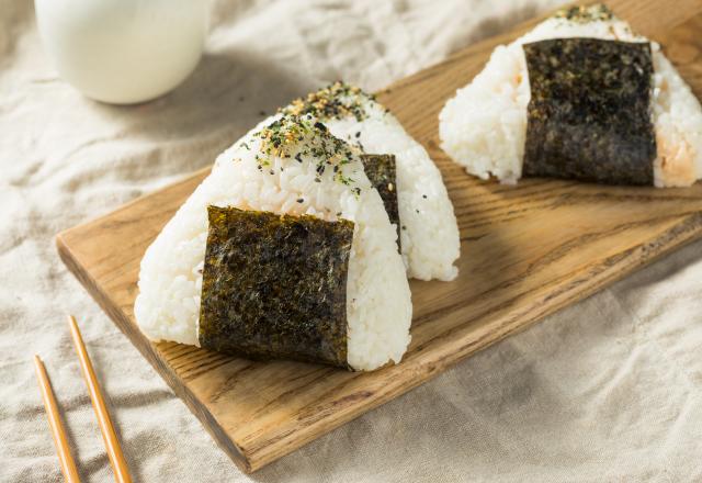 Comment faire de délicieux onigiri ? Ce snack japonais à base de riz très facile à préparer est parfait pour une petite faim !