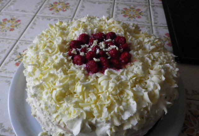 Gâteau aux framboises et chocolat blanc