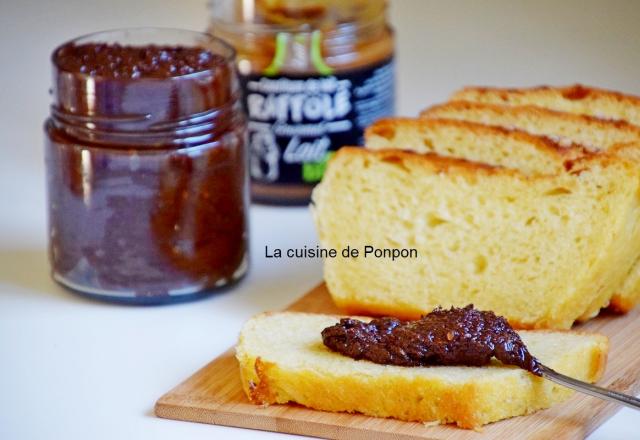 Pâte à tartiner au chocolat, confiture de lait cacao et noisettes