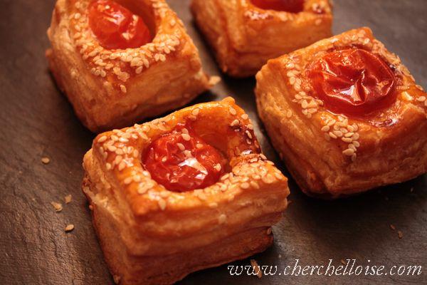 Feuilleté au Roquefort et tomate cerise