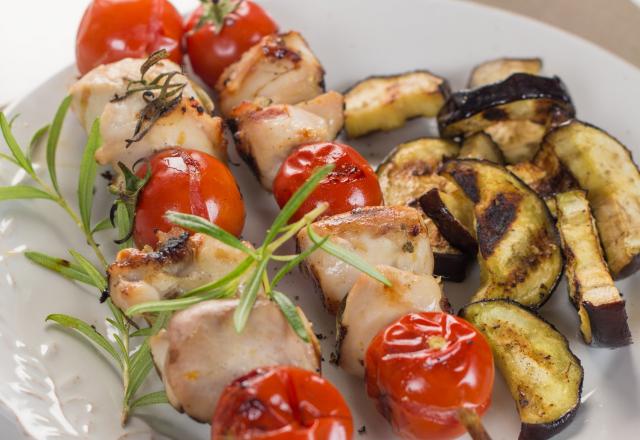 Brochettes de râbles de lièvre marinés au vermouth et romarin