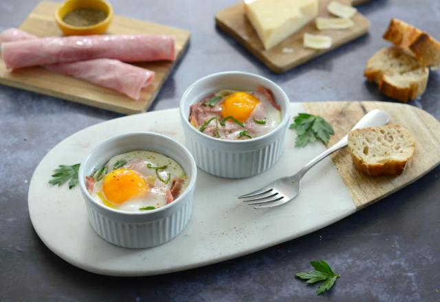 Œuf cocotte à la fondue de poireau et au jambon