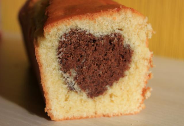 Gâteau caché : cake au cœur chocolat