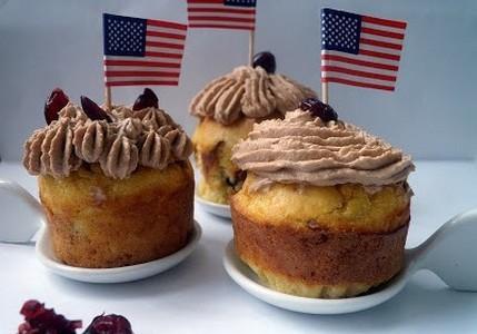 Cupcakes mais et cranberry, ganache montée praliné et chocolat lait