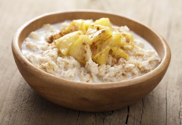 Porridge à la pomme et à la cannelle