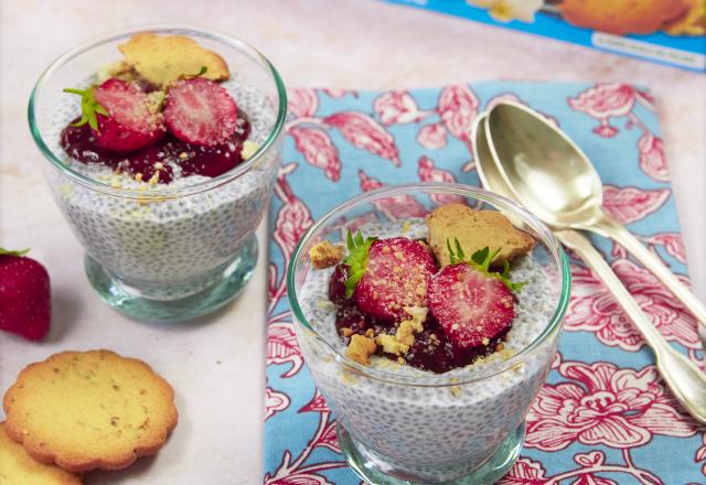 Porridge graines de chia aux fraises