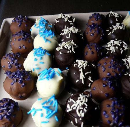 Cake balls au chocolat, chocolat blanc et Philadelphia