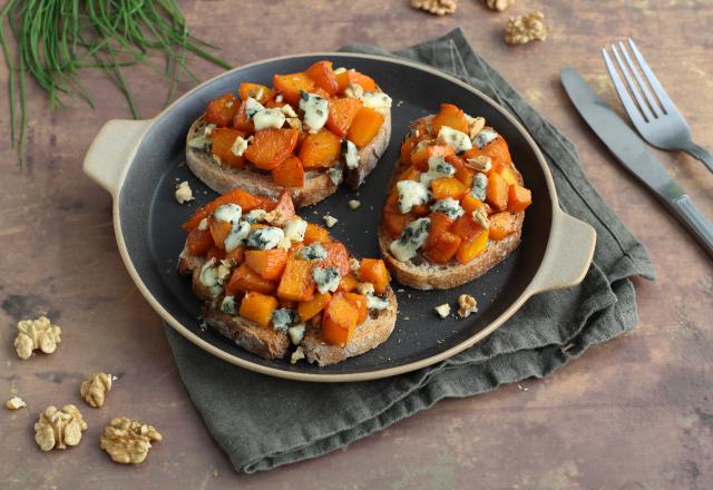 Tartines au potimarron rôti et roquefort