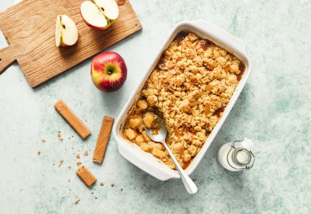 Crumble de pommes au caramel beurre salé et Gavottes