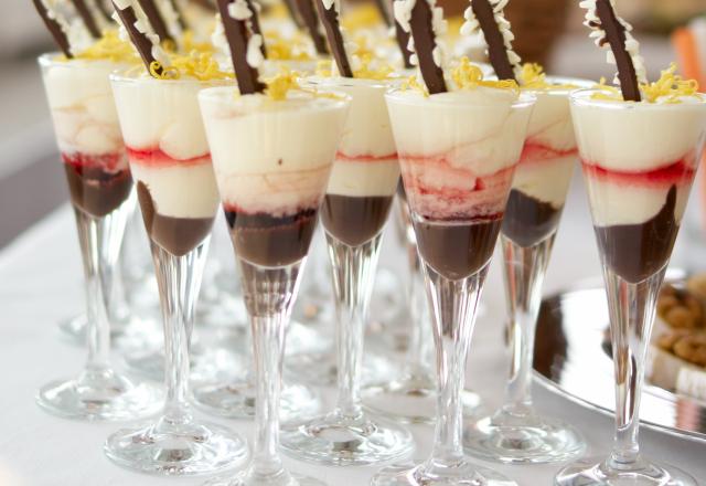 Verrines de crème chocolat, mascarpone et coulis de fruits rouges