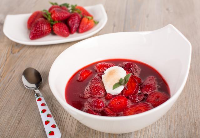 Soupe à la rhubarbe et fraises