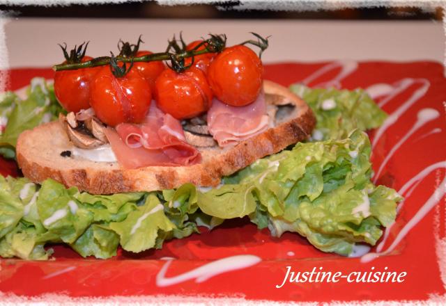 Tartines de jambon cru au chèvre et tomates cerises confites