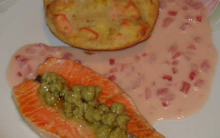 Chausson de saumon au beurre rose et pavé de saumon au caviar de pesto