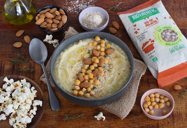 Soupe mixée de chou-fleur et pois chiches aux amandes