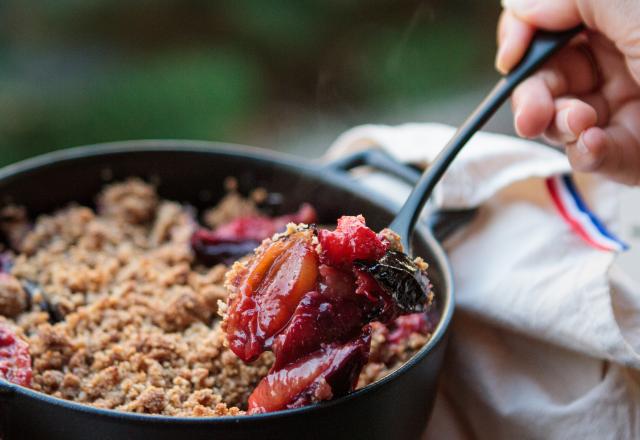 Crumble aux prunes, beurre noisette et épices