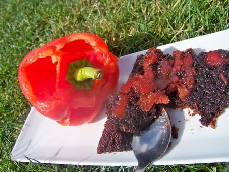 Gâteau fondant aux poivrons rouge piment d'espelette et chocolat noir !