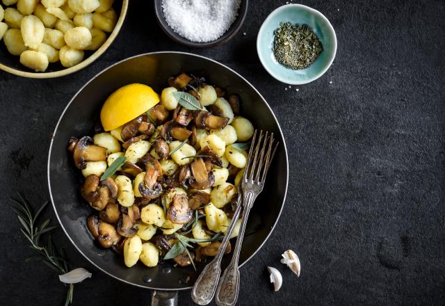 Comment faire des gnocchis à la parisienne avec du jambon, du brie et des champignons de Paris ?