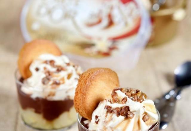 Coupe de Crème glacée Carte d'Or Façon Glacier Vanille et Noix de Pécan, compotée de poires et chocolat