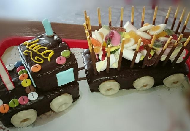 Le train anniversaire (marbré chocolat vanille)