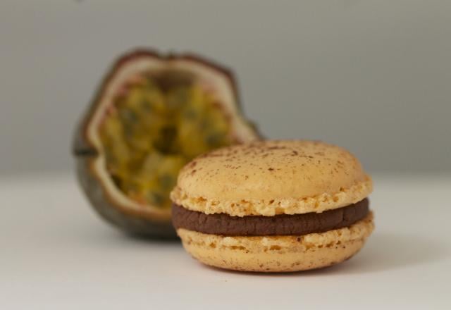 Macaron chocolat au lait- fruits de la passion