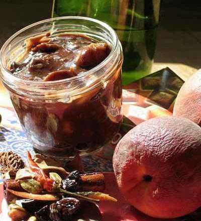 Confiture de pêches jaunes aux saveurs marocaines