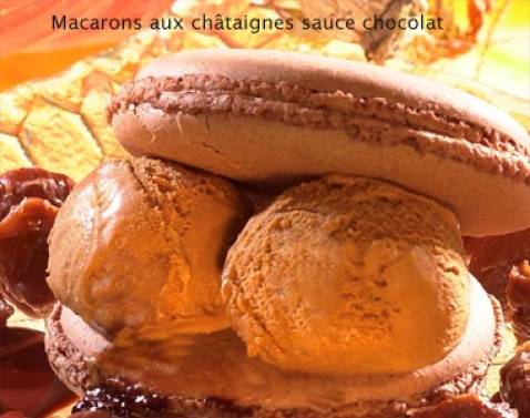 La glace à la châtaigne accompagnée de ses tuiles d'amandes vanillées